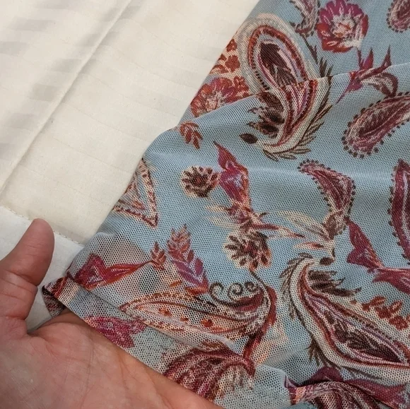 Apt. 9 sleeveless top with slightly sheer shoulder panel size small - Picture 5 of 10